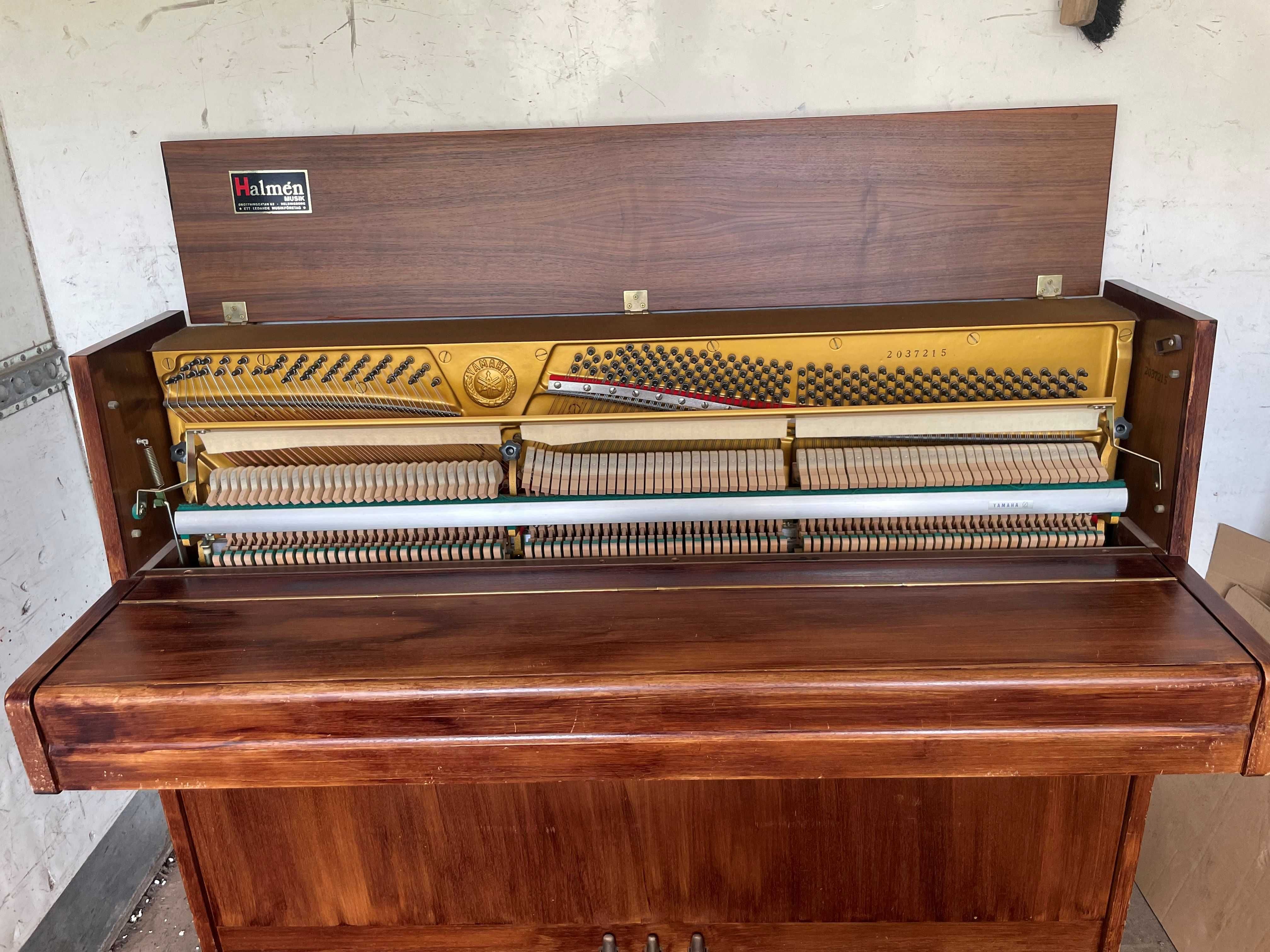YAMAHA 1975r z Moderatorem