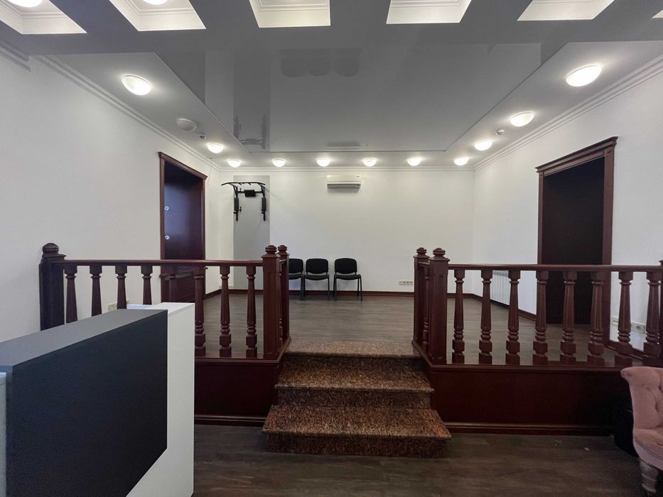 Оренда ФАСАДНОГО  приміщення 140 м., окремий вхід, Саксаганського13/42