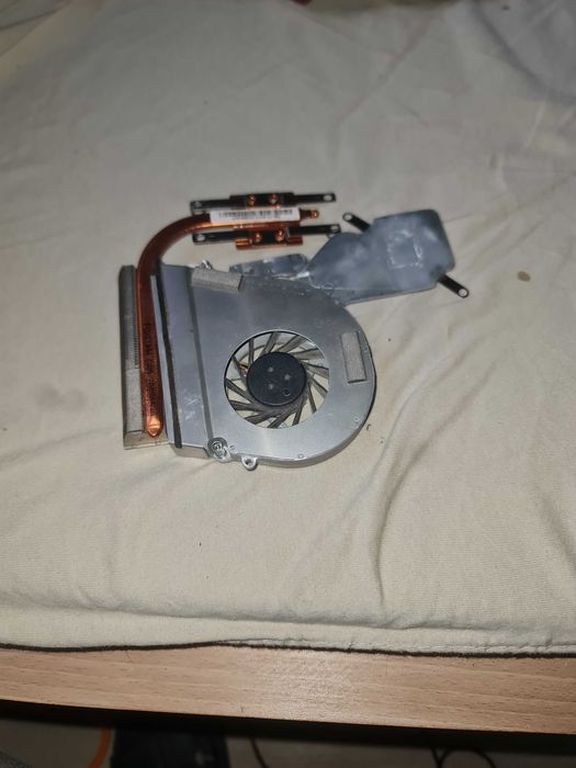 Куллер та радіатор зняті з Samsung r25