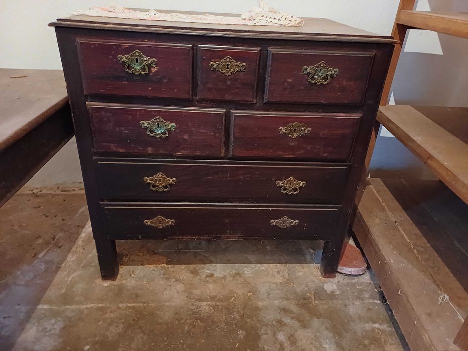 Mobilia vintage em bom  estado