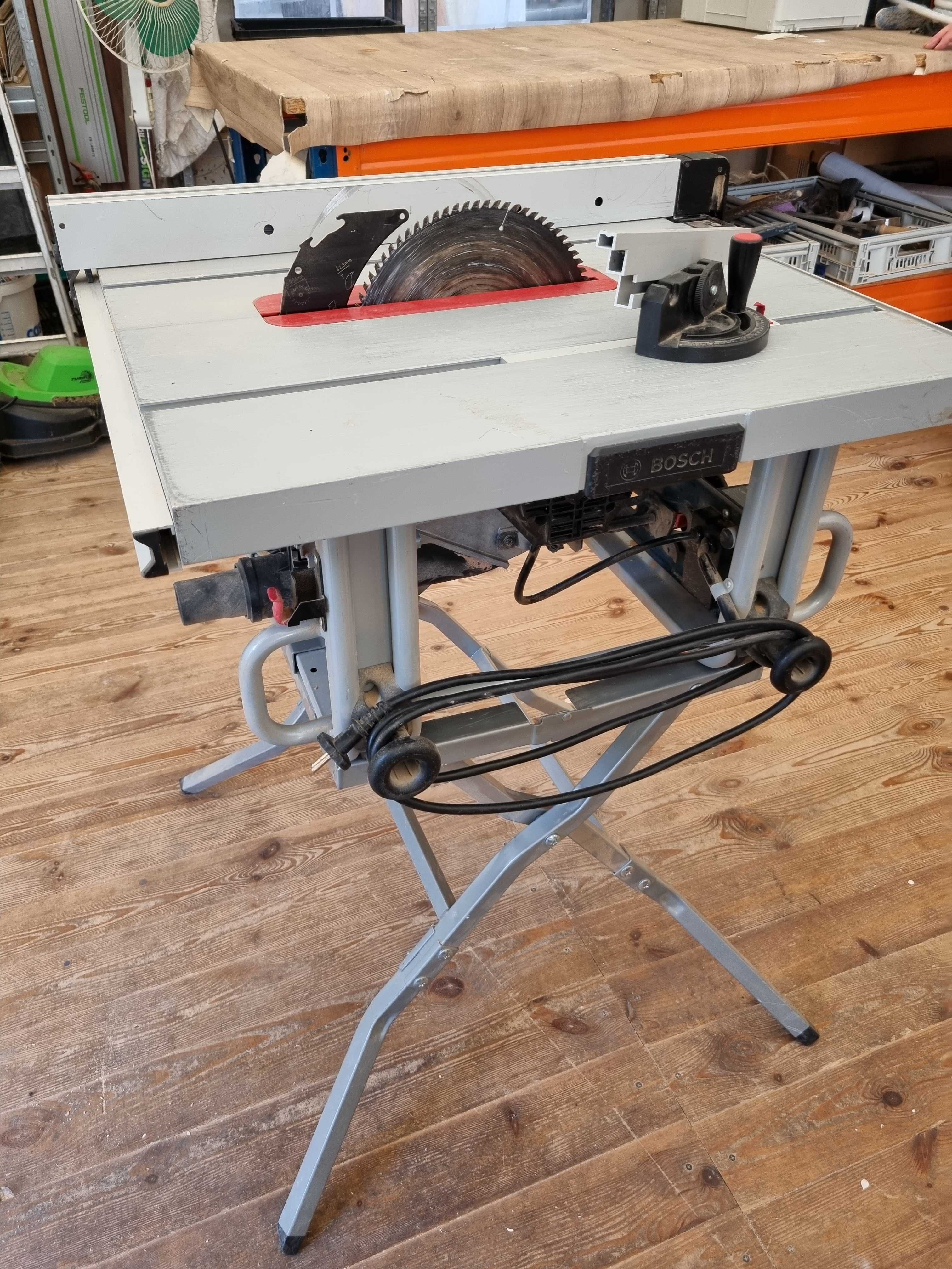 Piła Stołowa Bosch Profesional  GTS 10 J + Stół Roboczy  Bosch GTA 600
