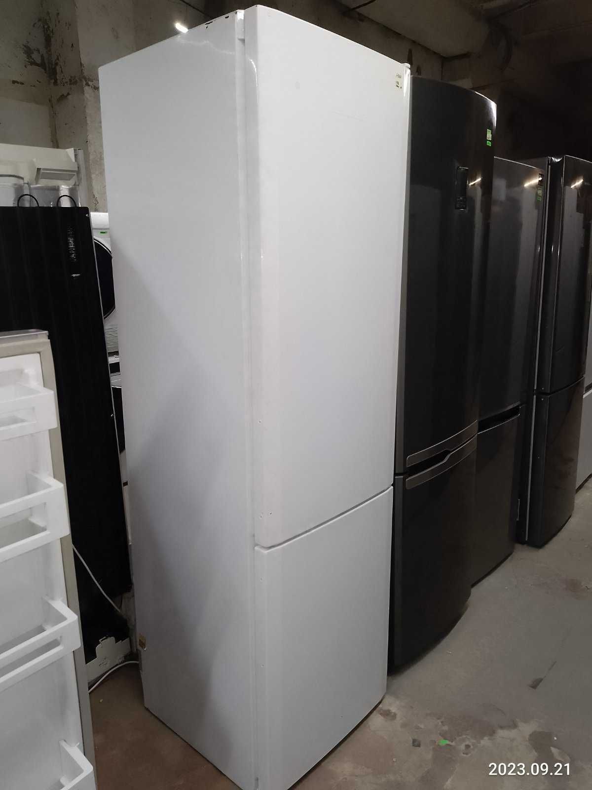 Холодильник Liebherr CBN 3733, BioFresh, капля/ No Fros, белый, 201 см
