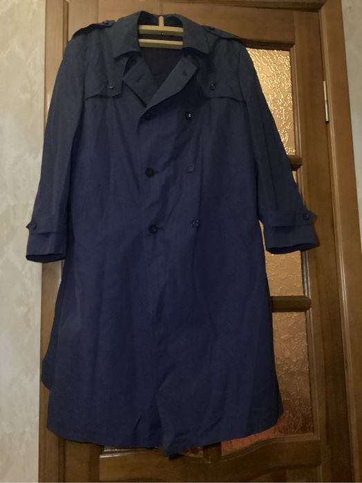 Продам плащ чоловічий демісезонний з хутряним підкладом.