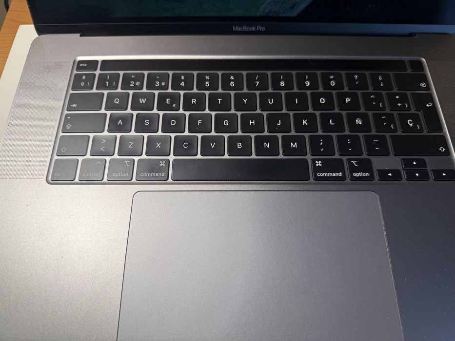 Macbook Pro 16,2