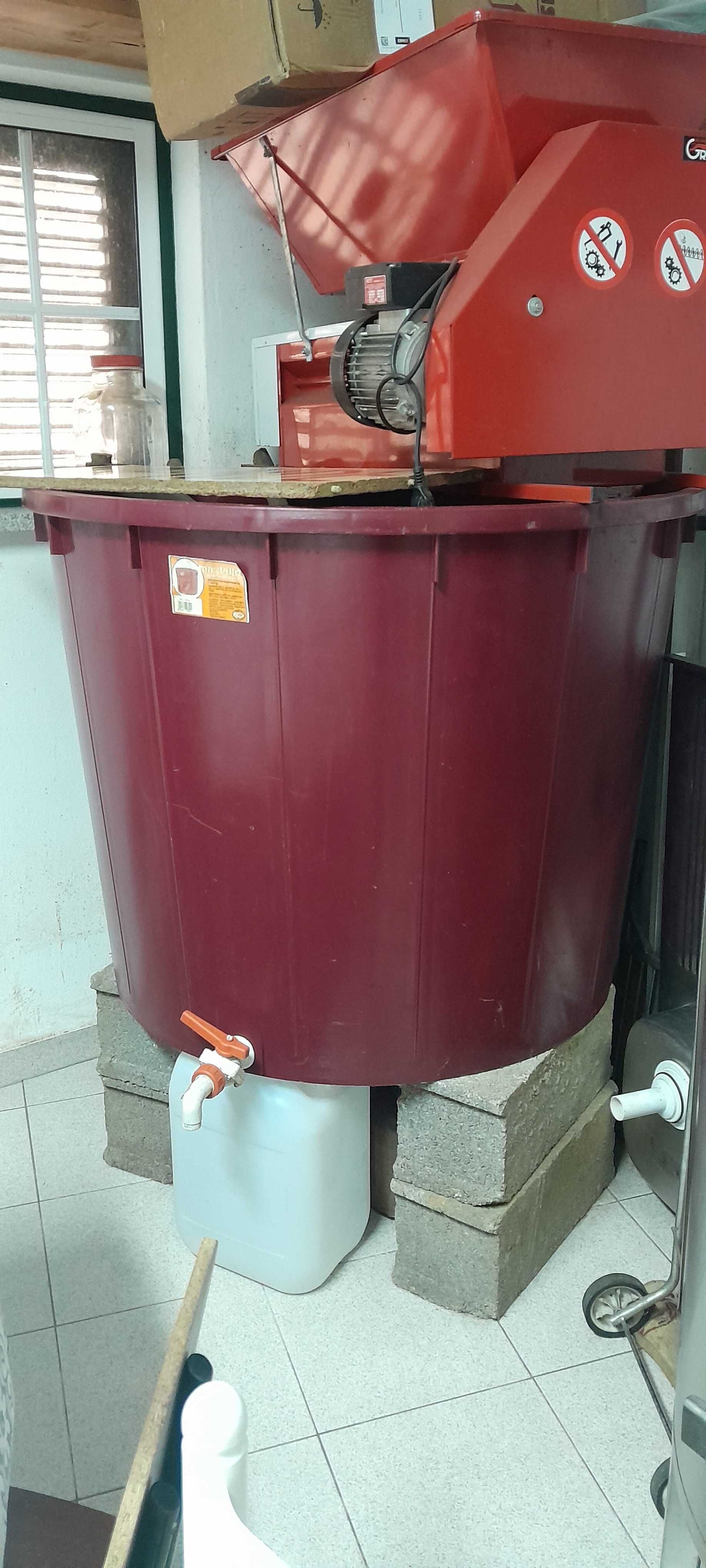 Recipiciente para esmagar uvas