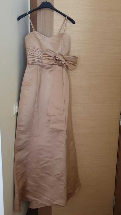Vestido Bege com Laço