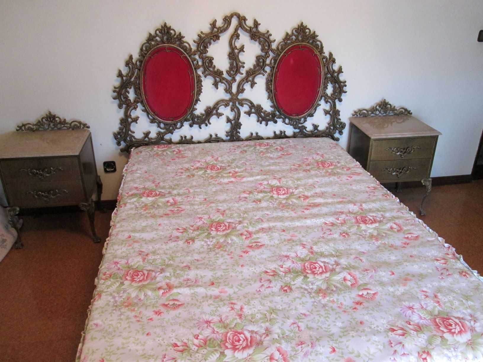 Mobília de Quarto em Dourado