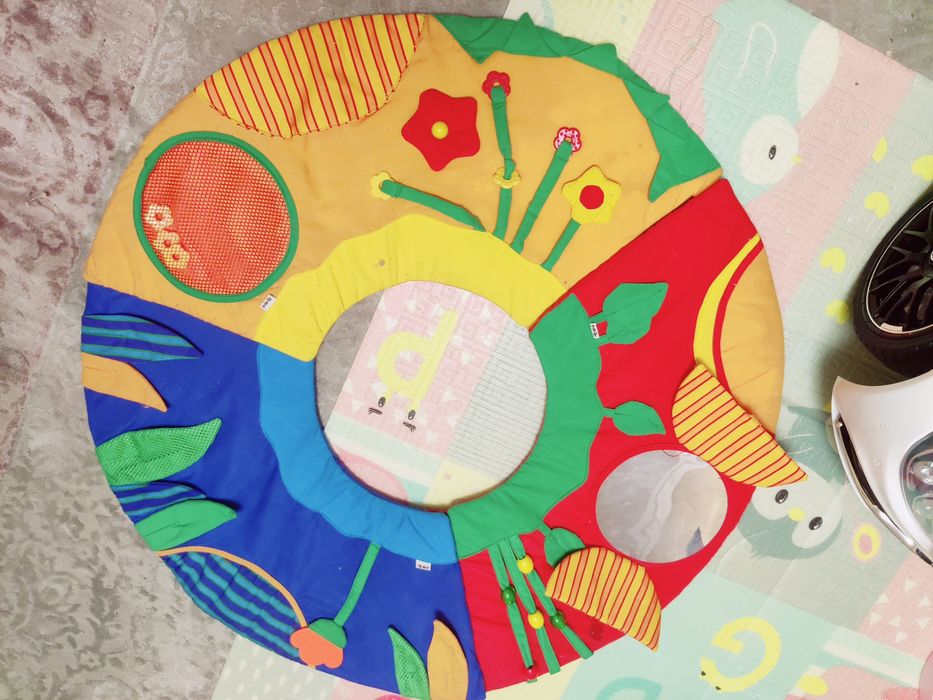 Розвиваючий килимок для малят