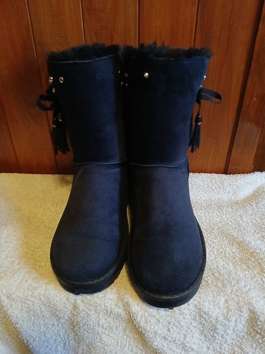 Продам жіноче зимове взуття