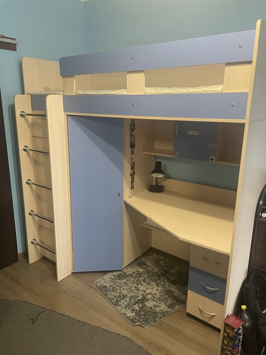 Ліжко-горище з письмовим столом