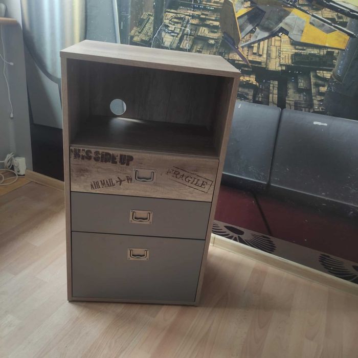 Komoda z serii mebli Voyager. W bardzo dobrym stanie