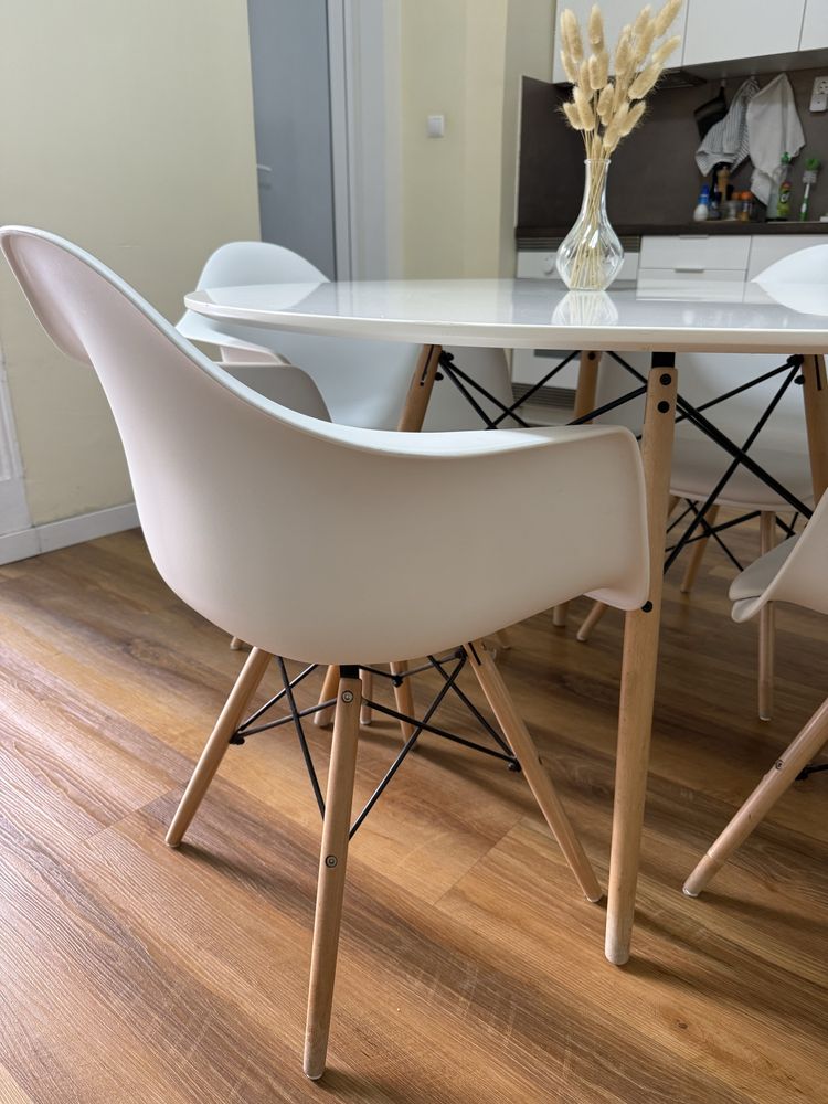 Conjunto Mesa Eiffel Redonda 1,20m + 4 Cadeiras Eiffel