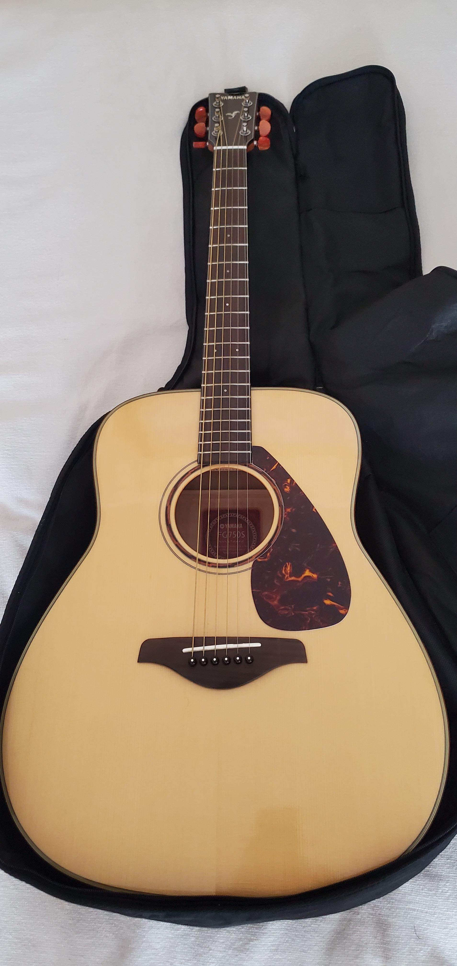 Акустическая гитара Yamaha FG750s