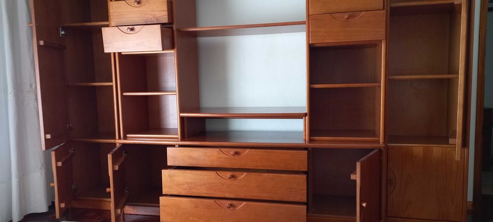 Móvel e estante de sala