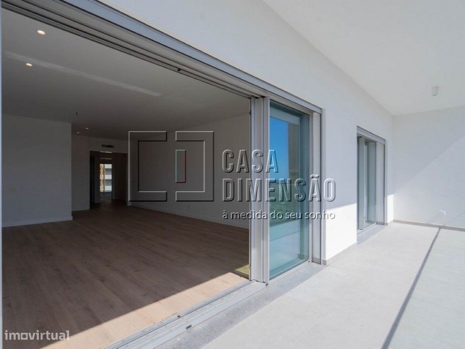 Apartamento de tipologia T2 na melhor zona de Carnaxide, com varand...