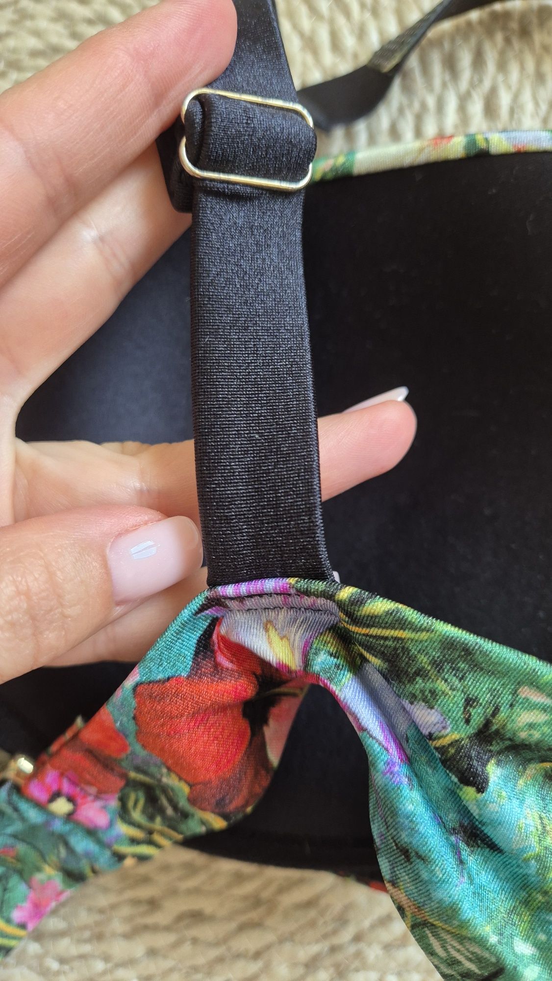 Верх купальника Victoria's Secret  розм. 32 D ( 70 -75)