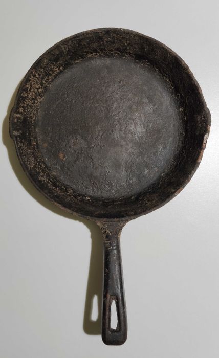 Сковорода чавунна