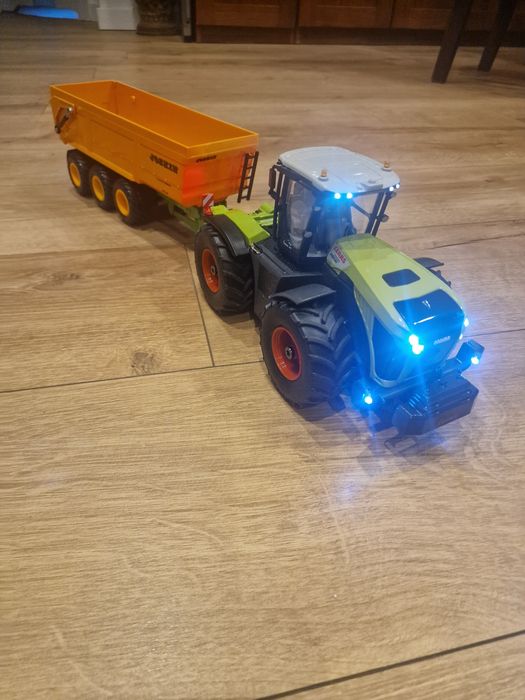 Zabawka zdalnie sterowana Claas Xerion 5000 SIKU 6799