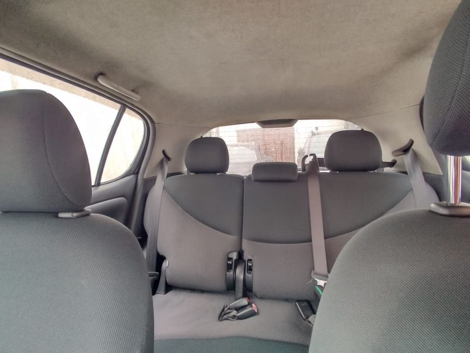 Toyota Toyota D-4D (2003)        
Carro estimado e muito económico,