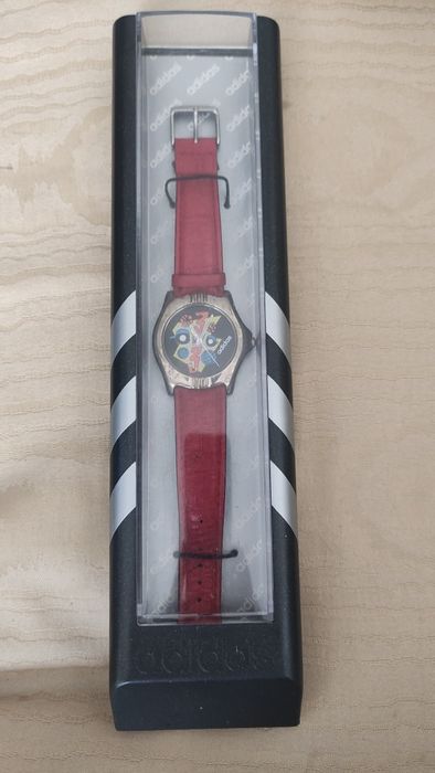 Relógio Adidas vermelho