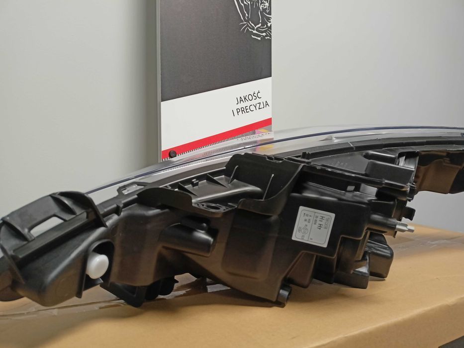 Peugeot 207 06- Lampa/Reflektor przód prawy /H7+H1