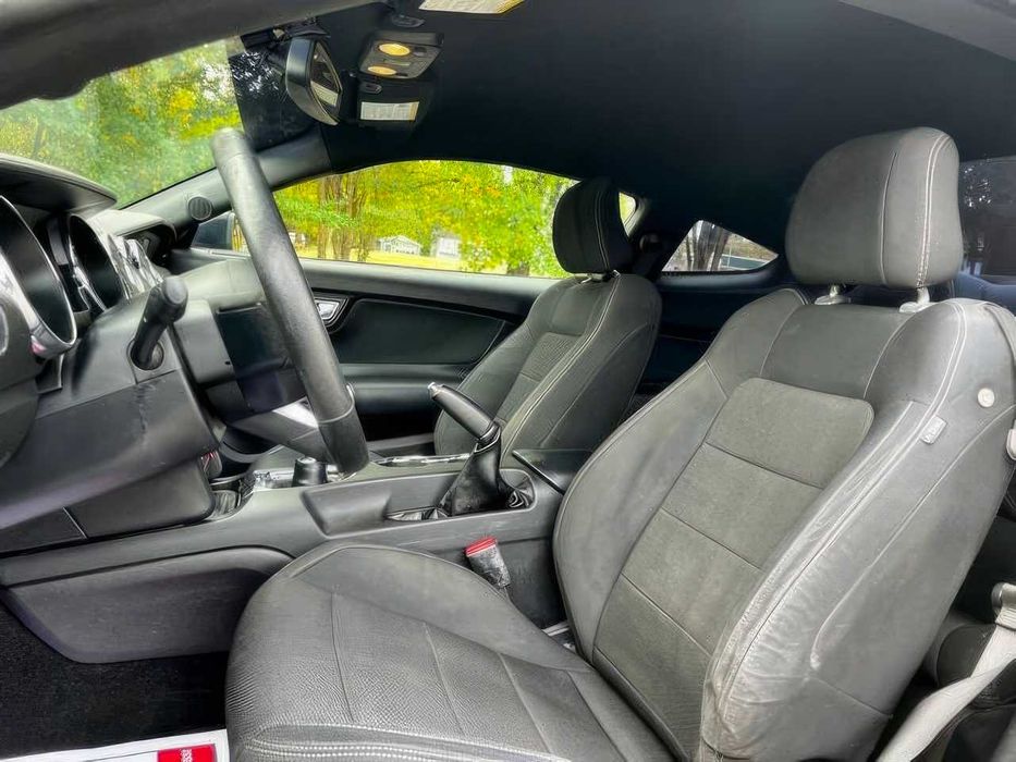 Ford Mustang V6      2017