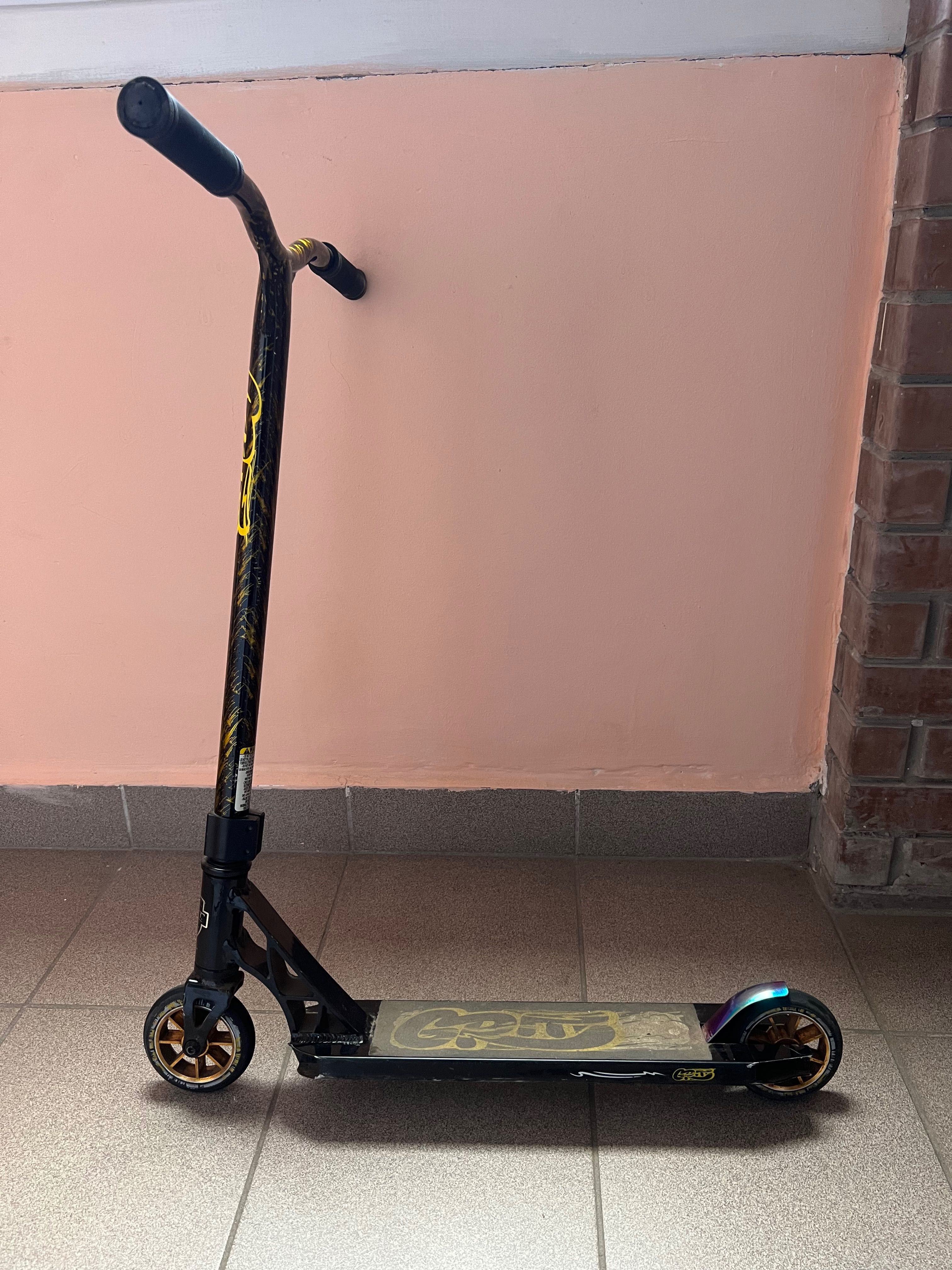 Самокат Grit Scooters Fluxx Black/Laser Gold