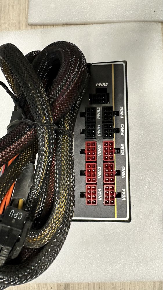Блок живлення Chieftec Navitas GPM-1250C
