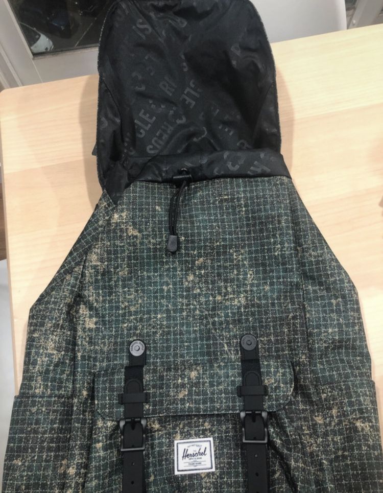 Vendo Mochila Herschel Forrest Grid Verde e Preta