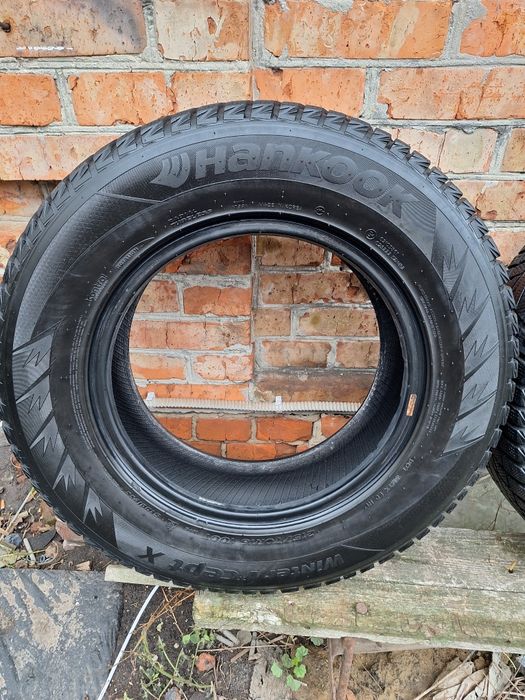 Зимова гума Hankook 215/70 R16