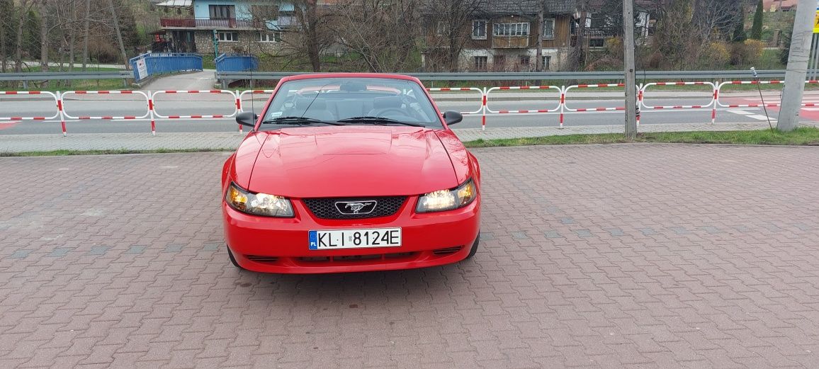 Ford mustang  cabrio z silnikiem 3.9 v6