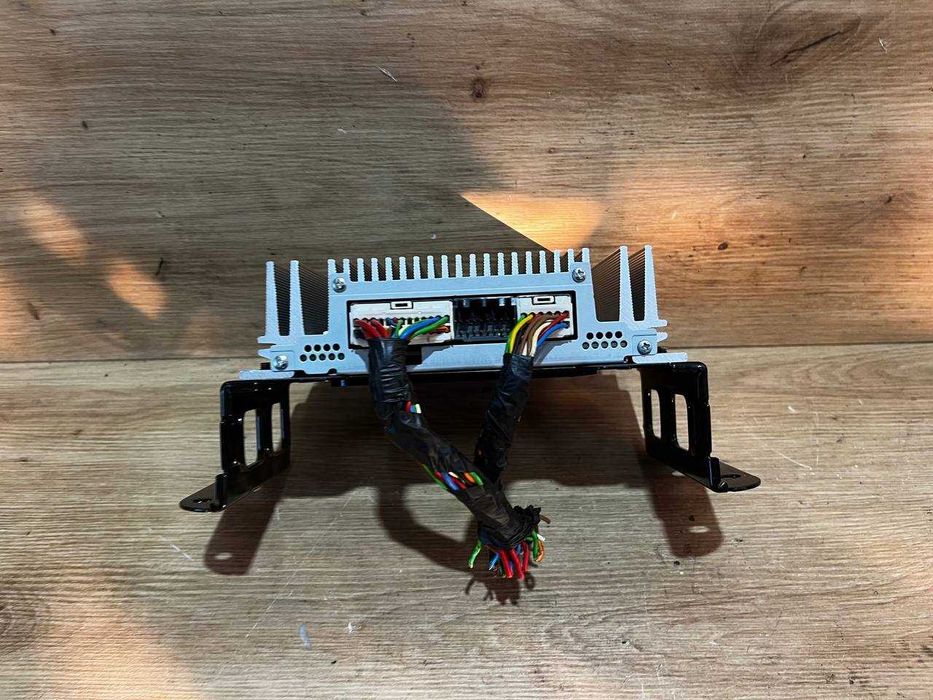 Блок управління підсилювач усилитель Hyundai IX35 Tucson ІХ35 Kia Spor