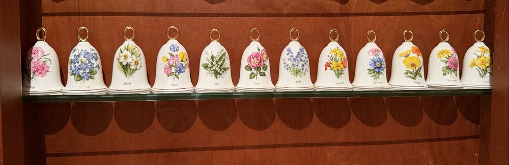 12 sinos em porcelana 12 meses do ano