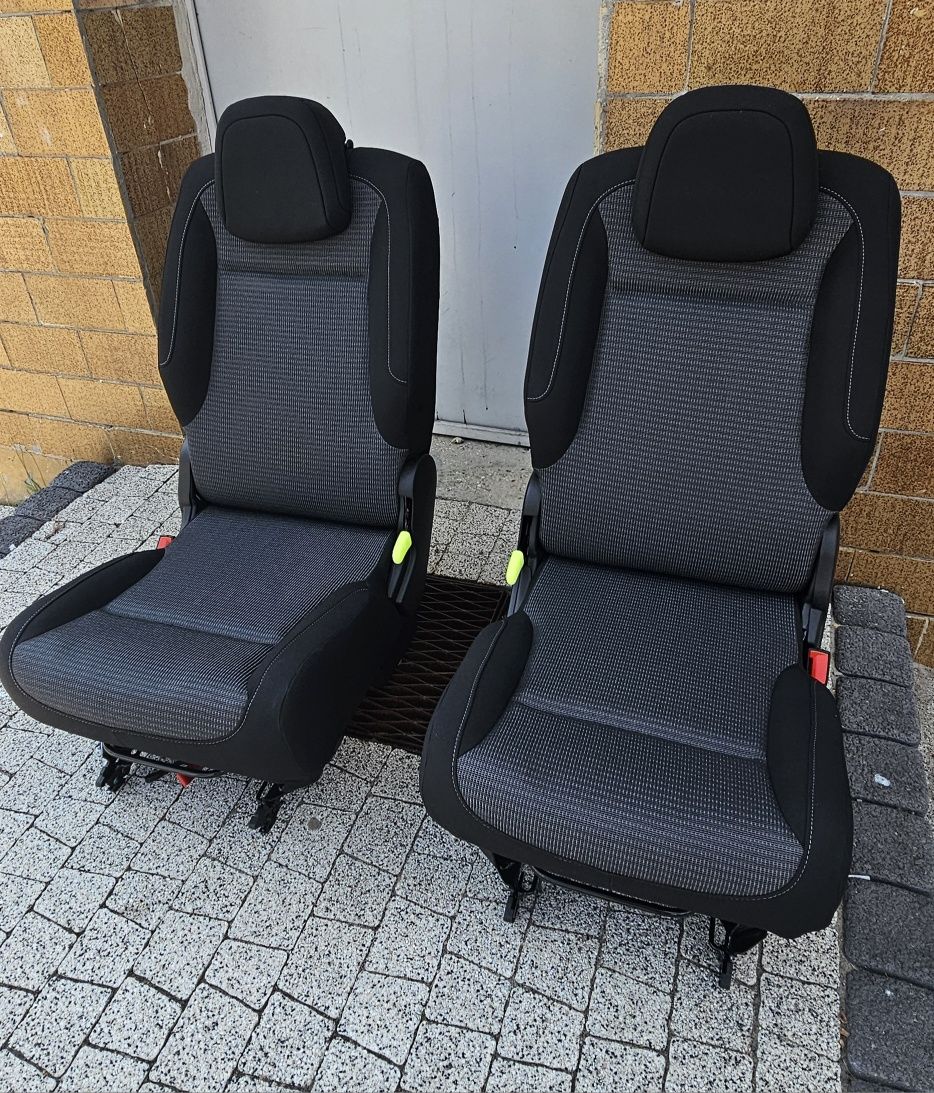 Dwa NOWE fotele tylne do Toyoty Proace City z 2024r