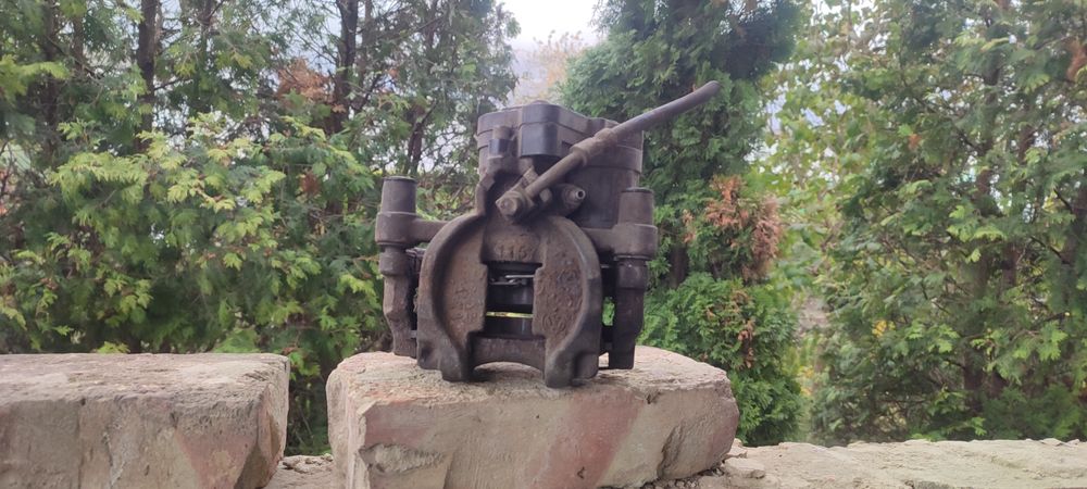 Супорт задній правий Гольф 7 електро супорт з електромотором Golf 7