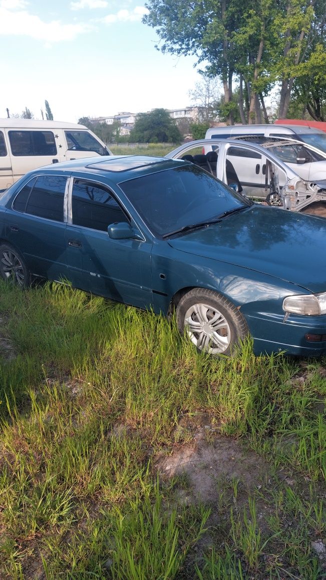 TOYOTA CAMRY 10 капот.