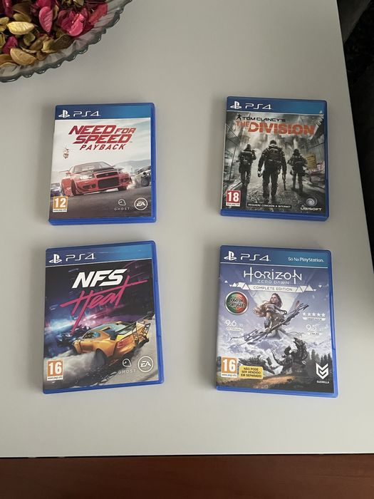 Ps4 1TB com 2 comandos