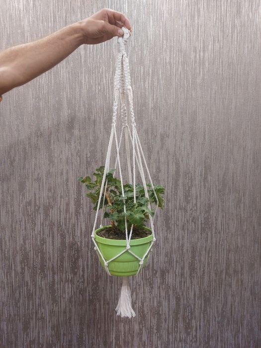 Підвіс для квітів,макраме білого і коричневого кольору