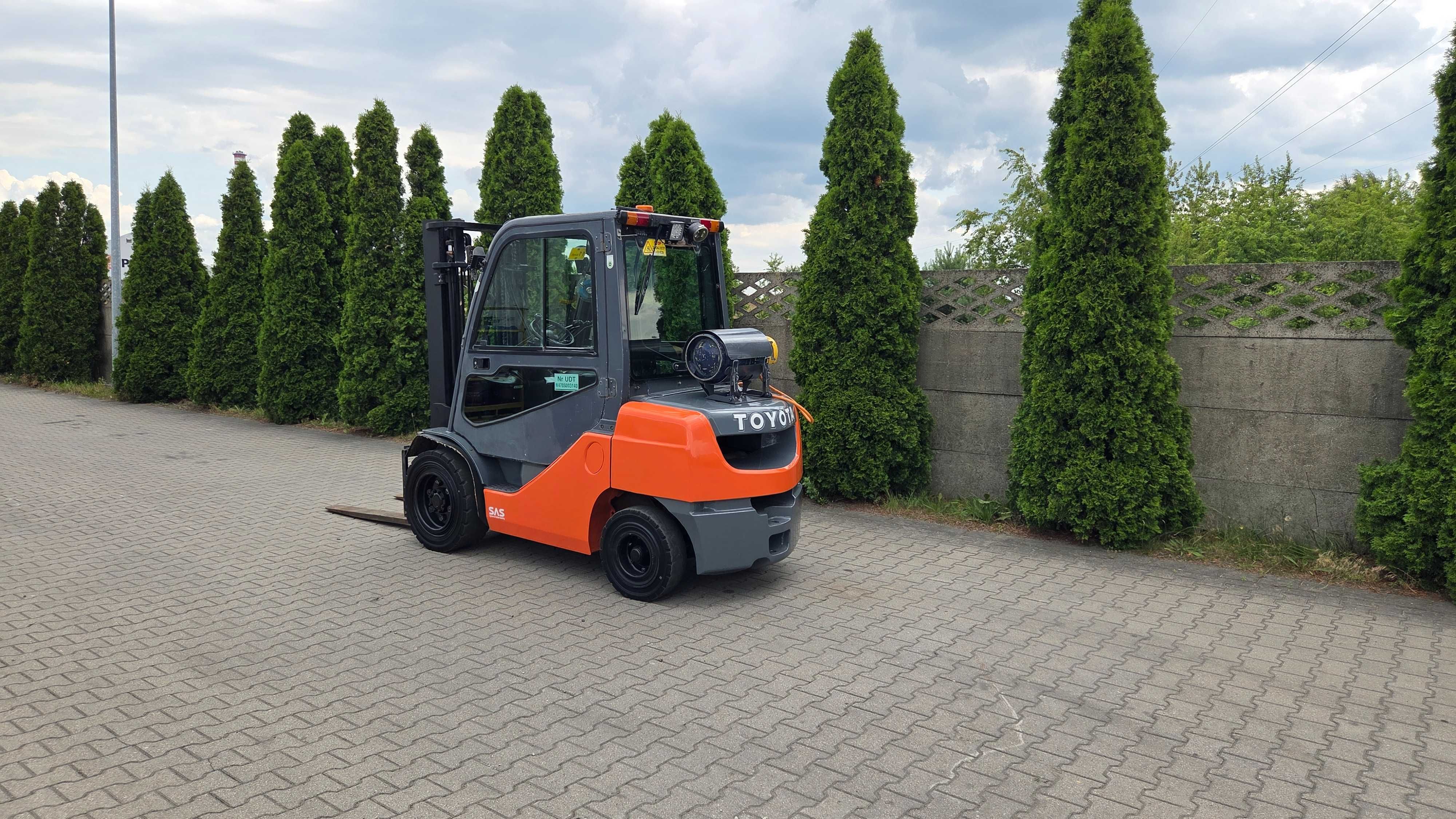 Sprzedam wózek podnośnikowy Toyota 8FGF30 3.0t