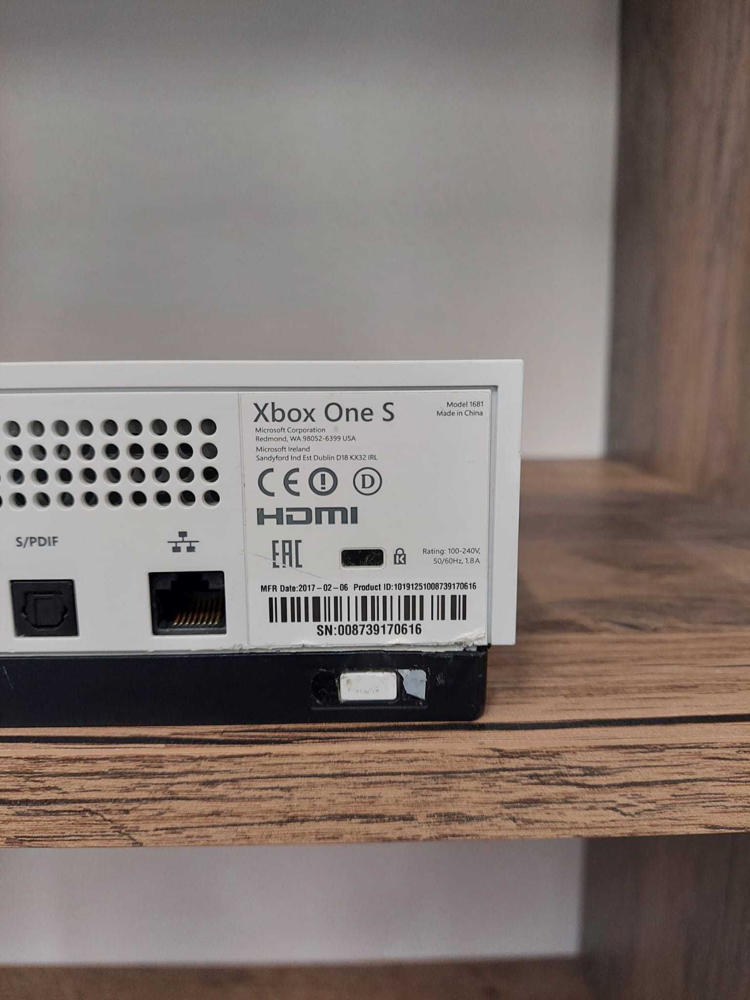 Konsola XBOX One S 1681 1TB HDD biało-czarna stan bdb gwarancja