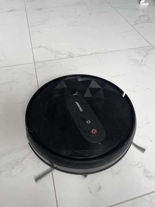 Робот пилосос Airrobo