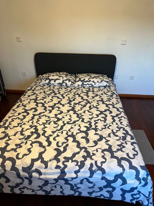 Cama com colchao com 5 meses de uso