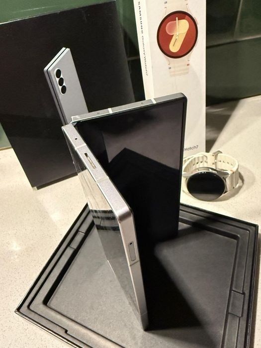 Z Fold 6 512GB + Galaxy Watch 7 40mm
