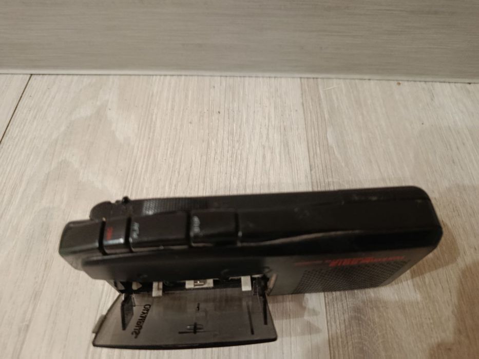 Диктофон касетний, старий (ретро)