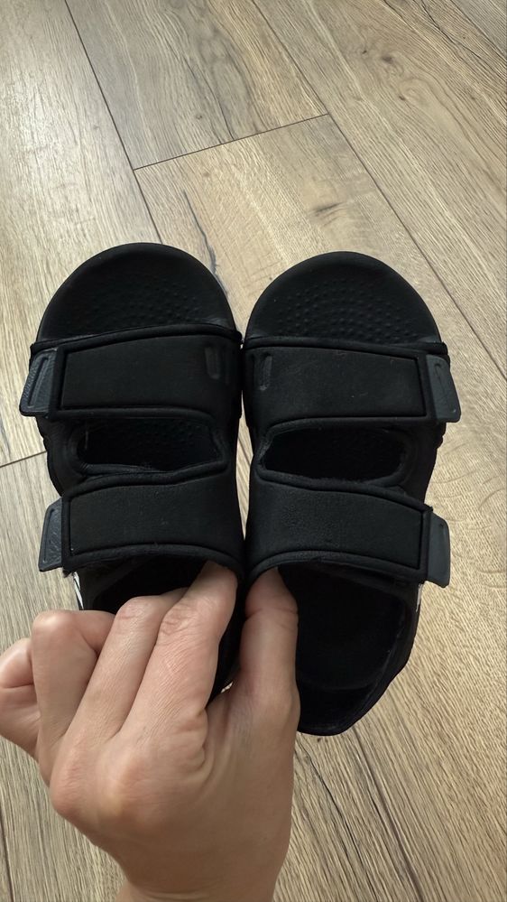 Босоніжки Adidas 26 розмір 15,5 см устілка