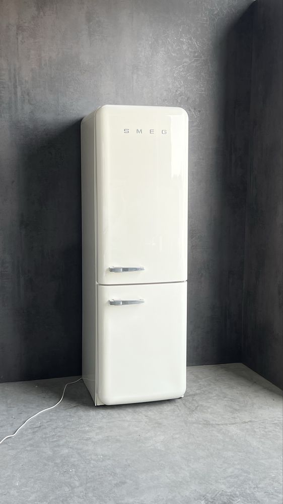 Холодильник Smeg FAB 32 ретро стиль 50-х холодильник