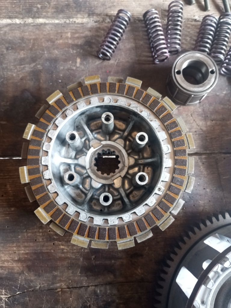 Sprzęgło kosz sprzęgłowy koszyk sprzęgła część Yamaha R6 99-02r B4