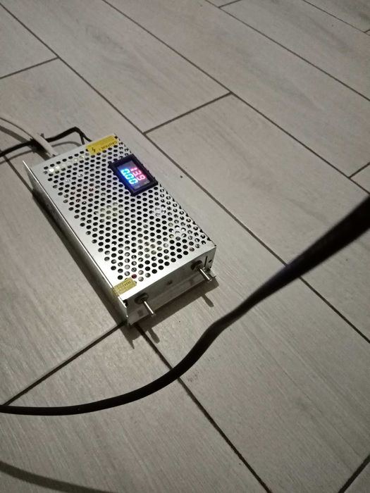 зарядне 15ампер з регулятором тока і напгуги до 10ампер