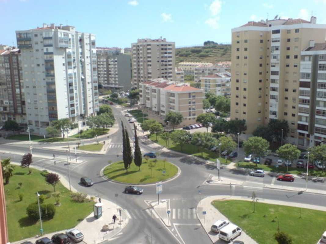 Quarto espaçoso, Linha Azul, Lisboa, Encosta do Sol,  só rapariga