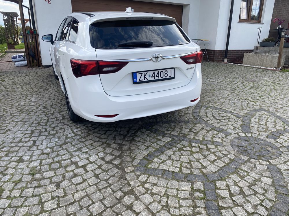 Sprzedam Toyote Avensis